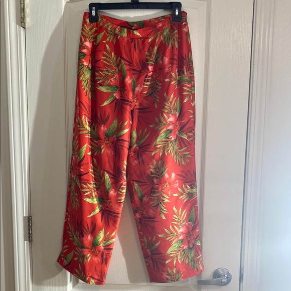 SilkLand Pants - SilkLand Red Floral Capris